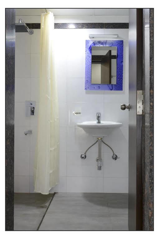 Oyo 710 Hotel Kshitij Пюн Екстериор снимка