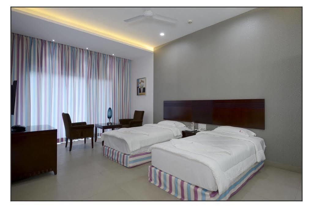 Oyo 710 Hotel Kshitij Пюн Екстериор снимка