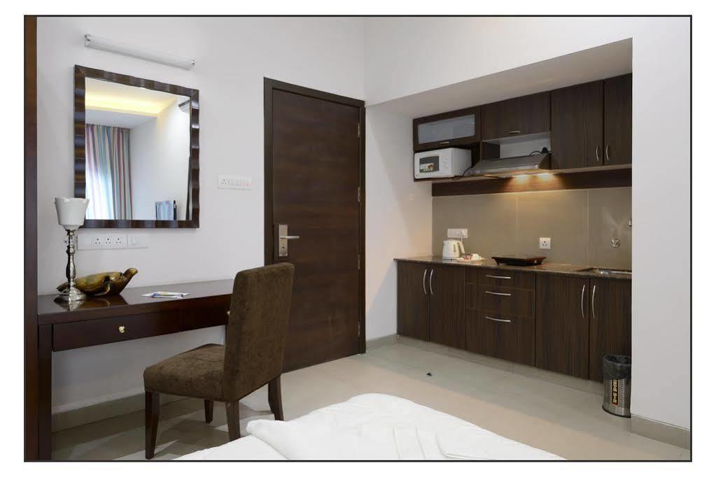 Oyo 710 Hotel Kshitij Пюн Екстериор снимка