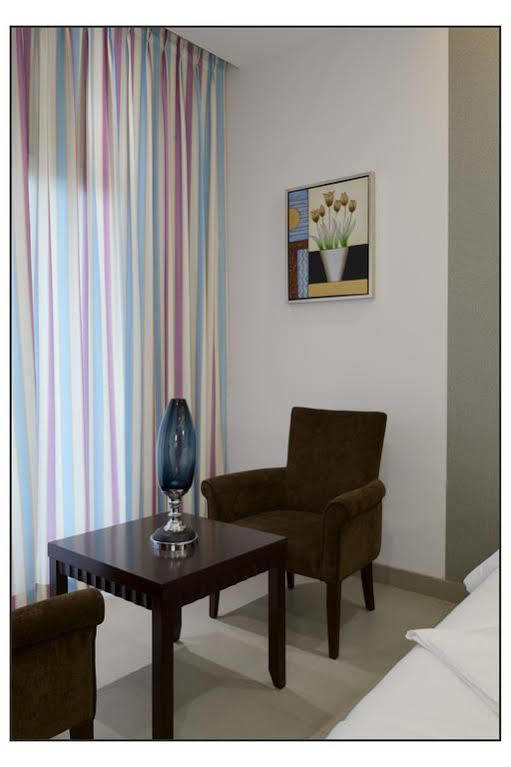 Oyo 710 Hotel Kshitij Пюн Екстериор снимка